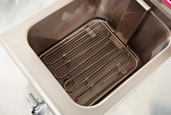 PFT81 Single Basket 8 Litre Fryer with Tap - Image 10